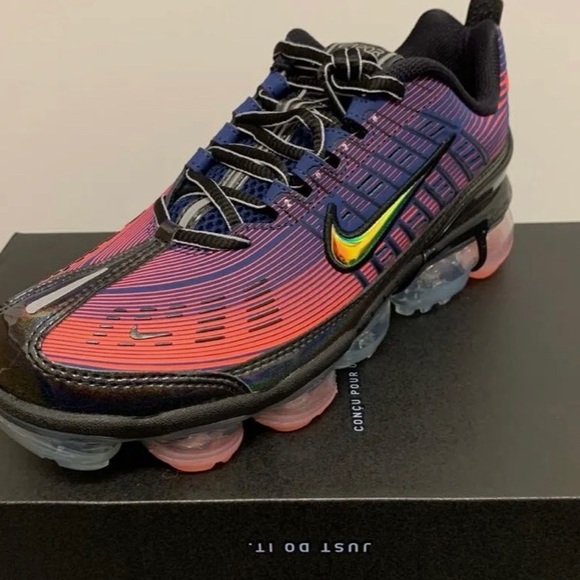 NikeVaporMax360. W size 6.5. Multi color, iridescent great condition shoes. π©· - Picture 15 of 16